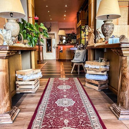 סרינה Hotel Moderno Restaurant מראה חיצוני תמונה
