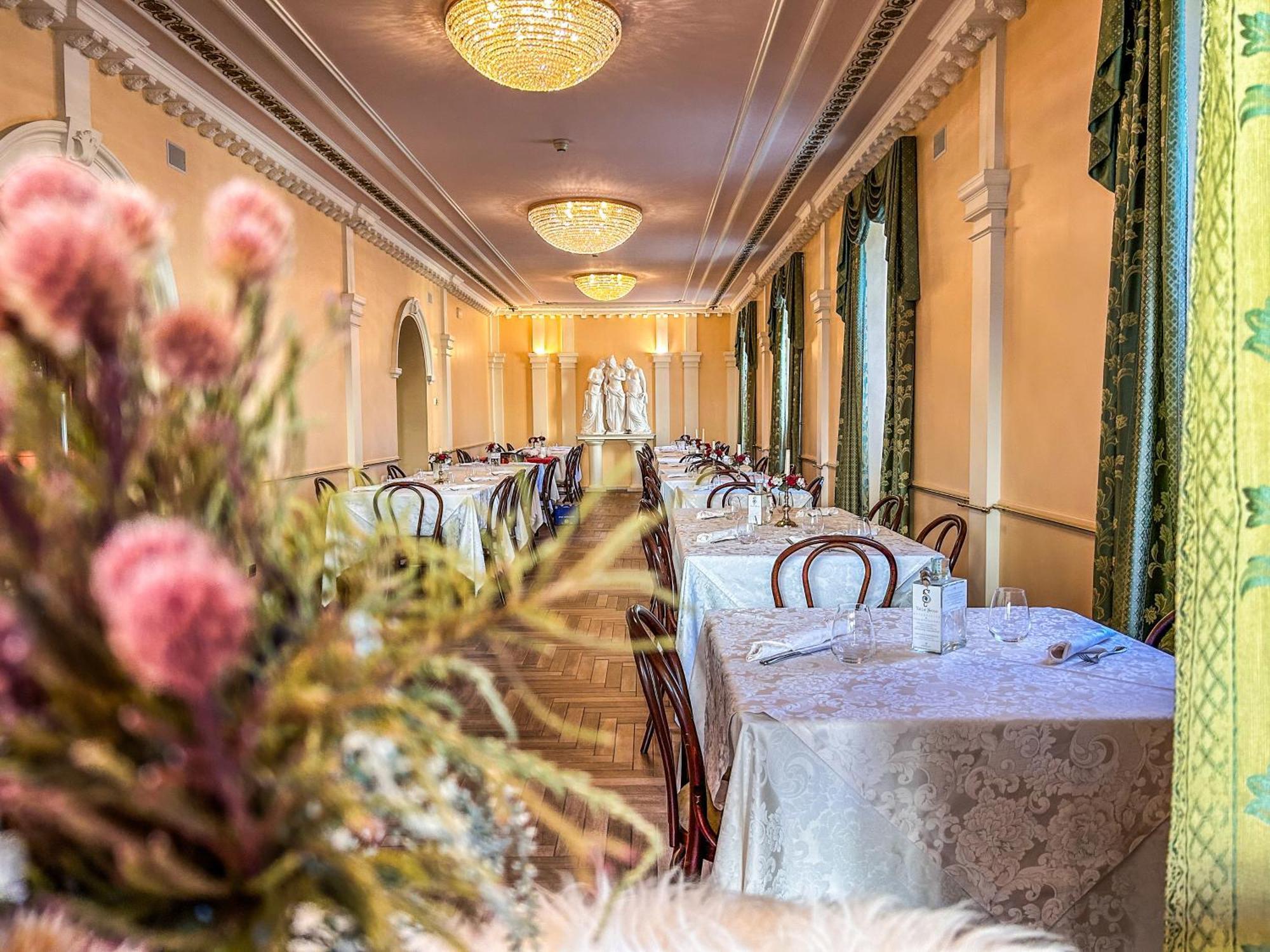 סרינה Hotel Moderno Restaurant מראה חיצוני תמונה