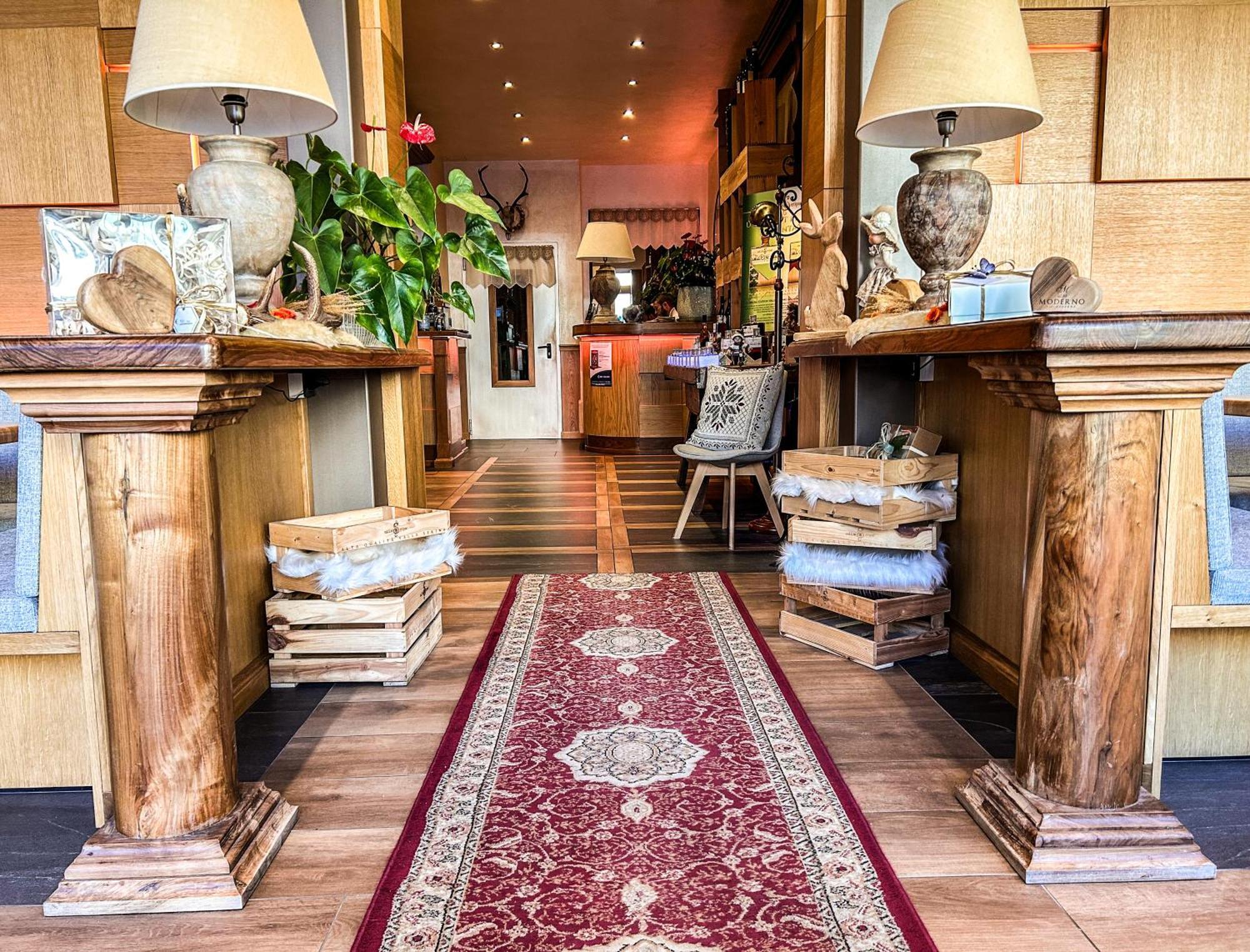 סרינה Hotel Moderno Restaurant מראה חיצוני תמונה